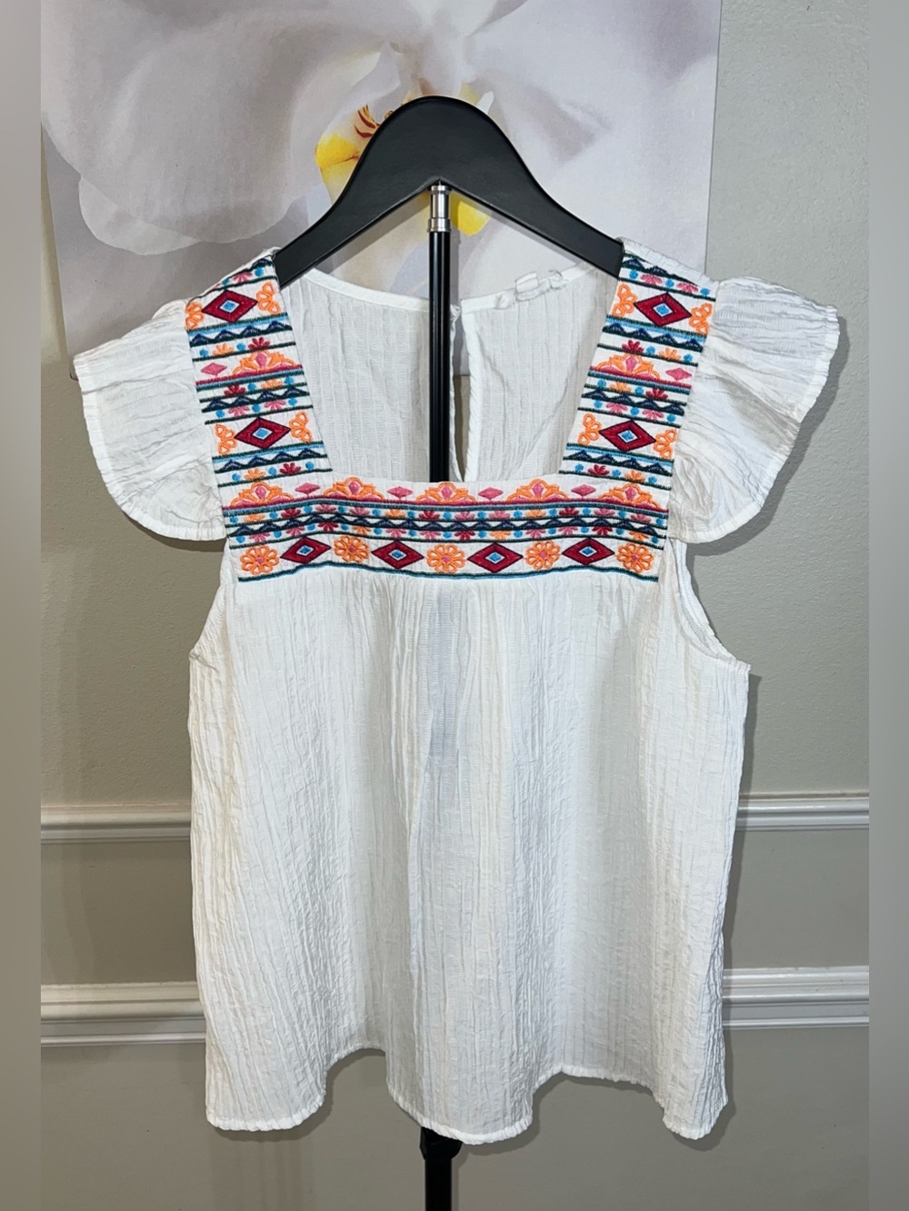Blu Pepper Ladies White Tank Top With a Square Neck Collar Design! Size Large.